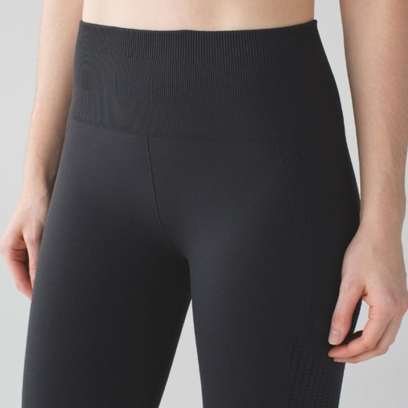 High Waisted Flow & Go Compression Leggings - Picture 2 of 13